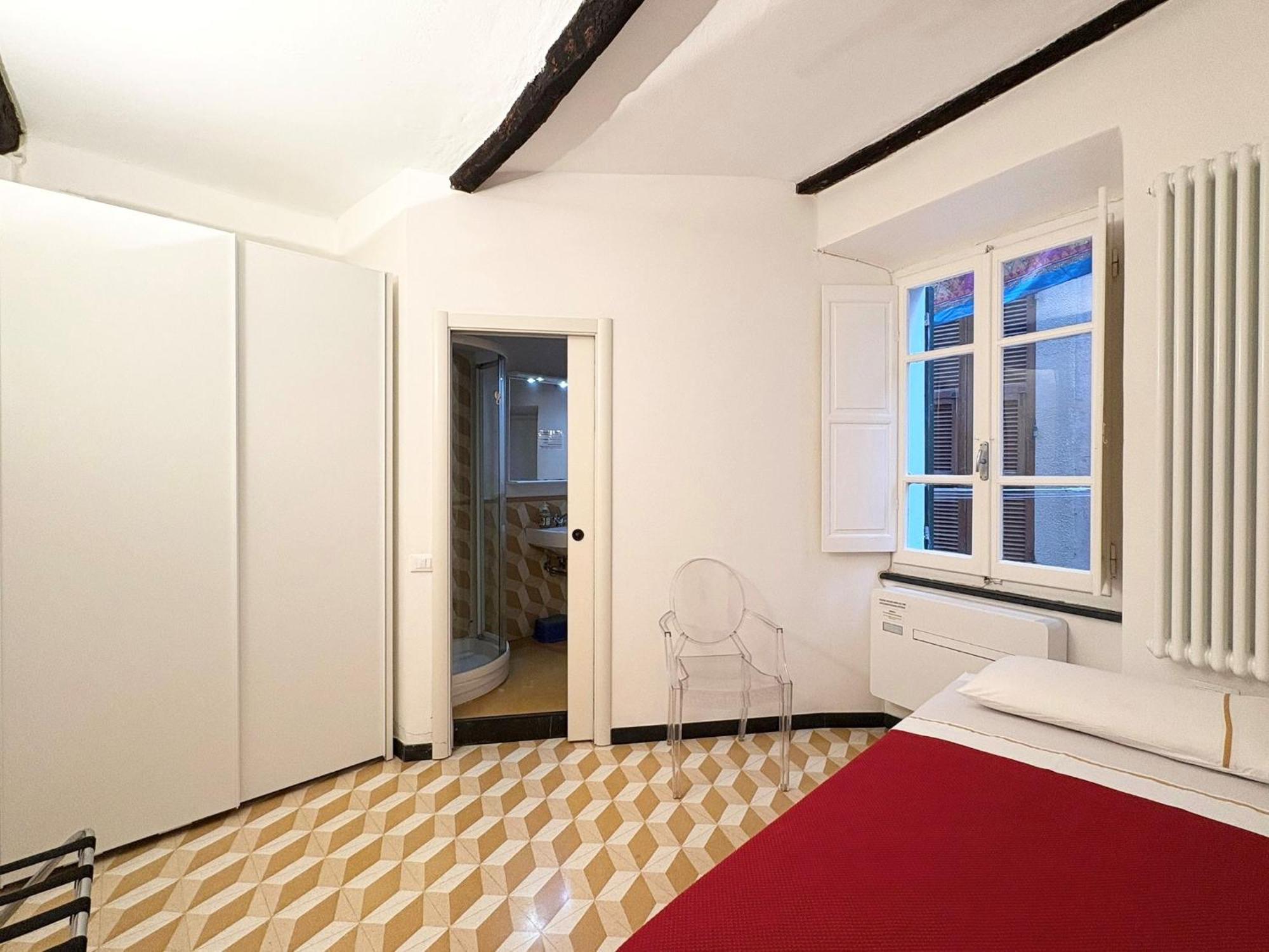 Marina Apartment, Unique, Authentic, Beachfront, 2 Aircondo Bdr , 2Bht, Easy To Train Or From Private Parking Вернацца Экстерьер фото