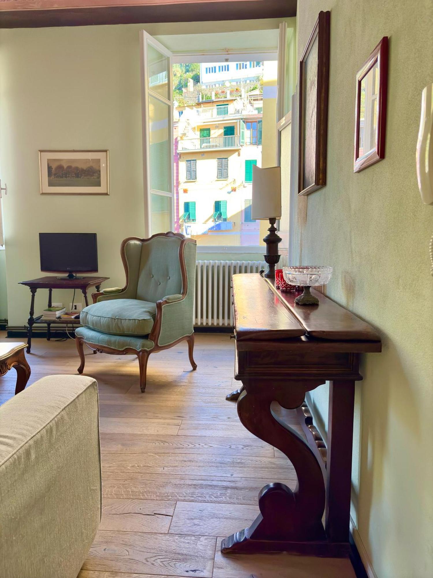 Marina Apartment, Unique, Authentic, Beachfront, 2 Aircondo Bdr , 2Bht, Easy To Train Or From Private Parking Вернацца Экстерьер фото